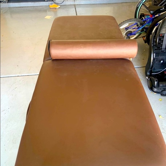 Massage Table - Picture 3 of 8